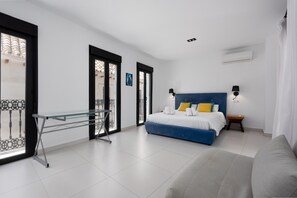 4 chambres, fer et planche à repasser, accès au Wi-Fi (inclus)