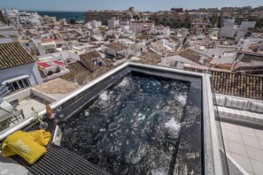 مغطس سبا خارجي