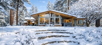 River Heights Home-View, WIFI,  Hot Tub, Dogs, BBQ