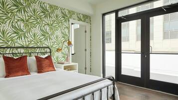 2 Bedroom w/ Terrace