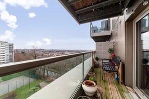 Basic Apartment | Exterior - Beautiful Modern Apartment Centrally Located (London)