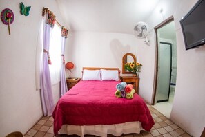 3 bedrooms, iron/ironing board, internet, bed sheets