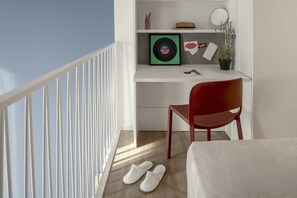Double Room with Balcony | Down duvets, desk, laptop workspace, blackout curtains - aparto Milan Ripamonti (Milan)