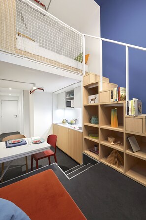 Standard Single Room | Dundyner, skrivebord, skrivebord for bærbar PC og blendingsgardiner