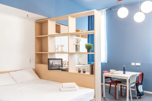 Standard Double Room | Couette en duvet d'oie, bureau