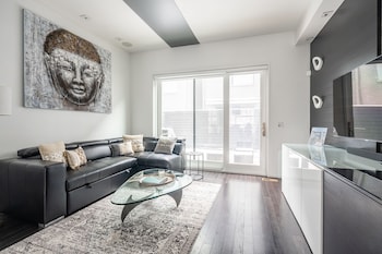 Luxury 4BR Townhouse in Downtown Toronto