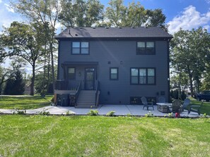Exterior - Home across the street from Lake Beulah in East Troy, WI.  Boat rental available (East Troy)