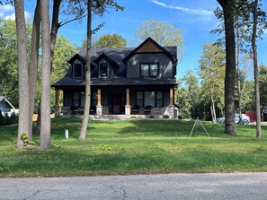 Exterior - Home across the street from Lake Beulah in East Troy, WI.  Boat rental available (East Troy)