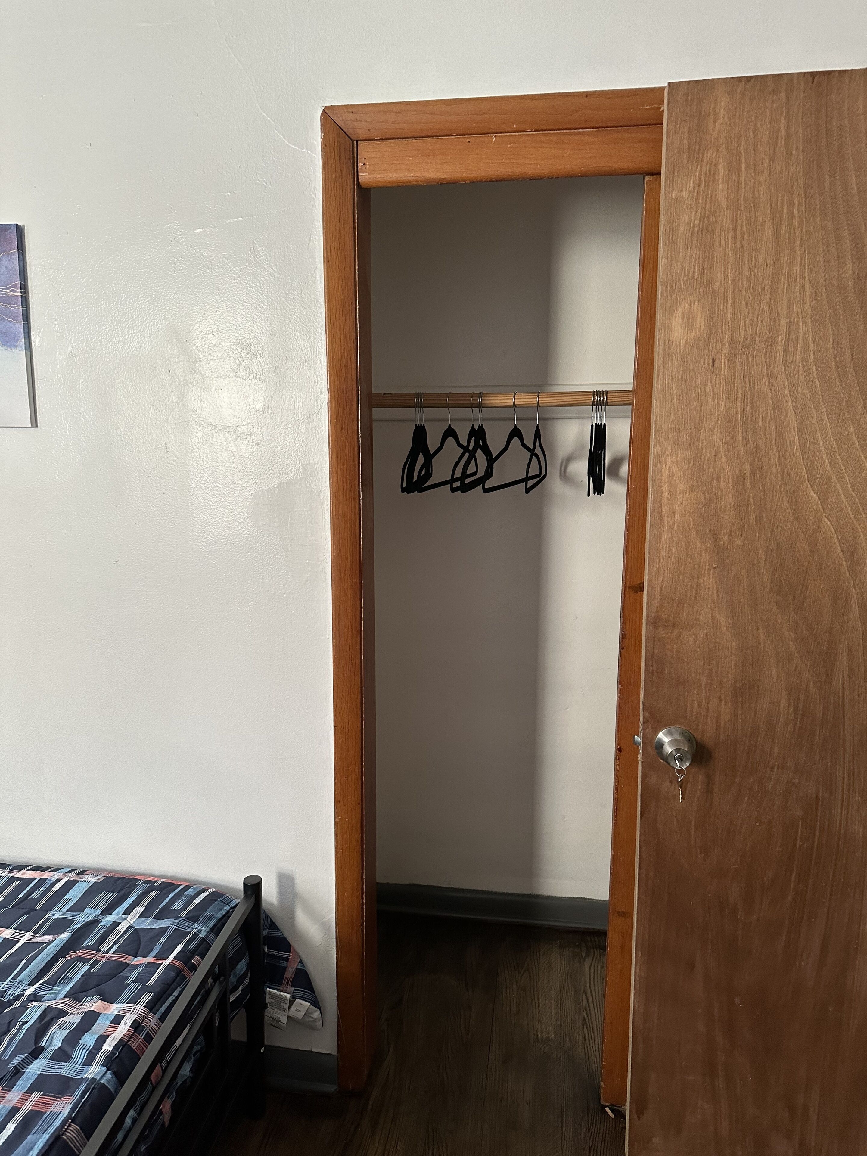 3 makuuhuonetta, työpöytä, silitysrauta/-lauta, Wi-Fi