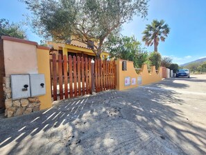 Property grounds - Vacation house Campulongu 150 mt from the sea "Villa Carolina" (Villasimius)
