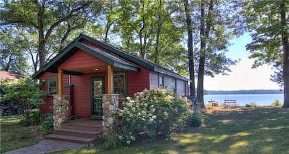 Charming 2-bedroom Hayward Cabin on Lac Courte Oreilles