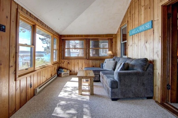 Una Smart TV, una chimenea