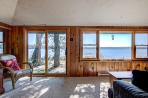 Smart TV y chimenea 