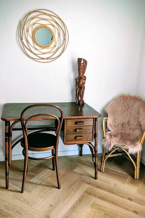 Interior - LA Rose & Le Loup, eco-vintage gite between sea and mountain (Spéracèdes)