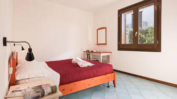 2 bedrooms, soundproofing, iron/ironing board, free WiFi