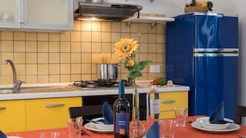 Familienapartment | Eigene Küche | Großer Kühlschrank, Herdplatte, Kaffeemühle