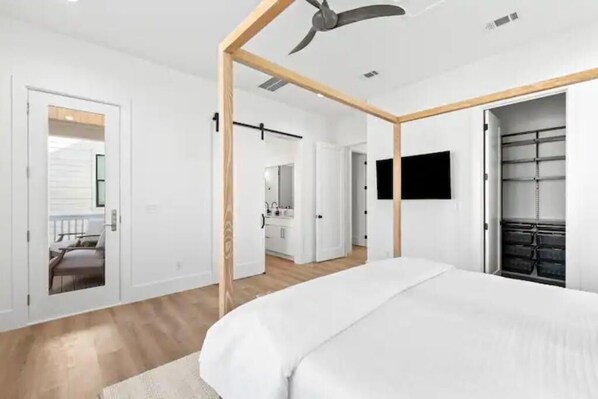 4 bedrooms, desk, iron/ironing board, travel cot - BRAND NEW! @Rosemary and Seacrest Beach (Rosemary Beach)