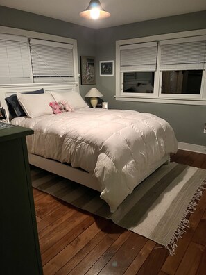 3 makuuhuonetta, silitysrauta/-lauta, Wi-Fi, vuodevaatteet