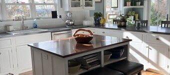 Modern farmhouse only 5 miles from Bucknell campus!