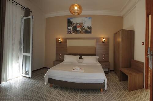 Minibar, bed sheets