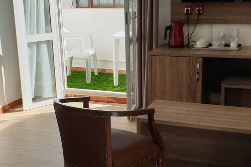 Minibar, bed sheets