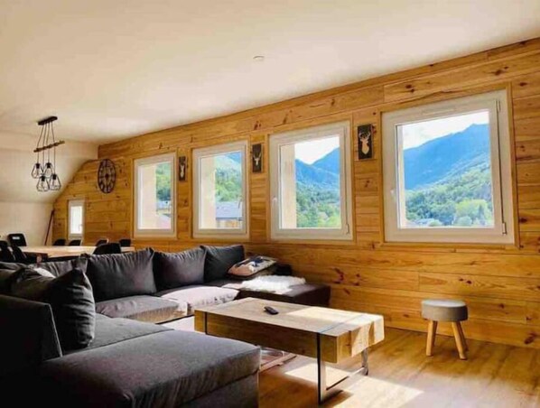 Living area - Magnifique Appartement Avec Sauna & Borne de Jeux (Ax-les-Thermes)