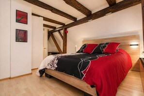 1 habitación, tabla de planchar con plancha, wifi y ropa de cama