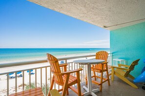 Outdoor dining - Chateaux 307 - GULF FRONT Condo - Timeless Sunsets (Indian Shores)