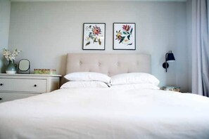 2 bedrooms, desk, iron/ironing board, free WiFi - Adorable bungalow in Midtown (Atlanta)