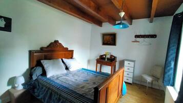 2 habitaciones, tabla de planchar con plancha y cuna de viaje