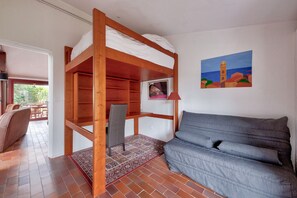 TV, fireplace, DVD player