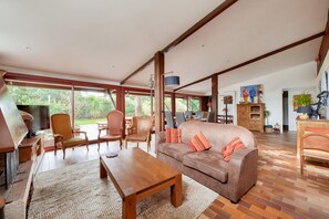 Tv, pejs, dvd-afspiller