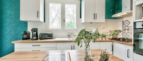 Fridge, microwave, oven, dishwasher