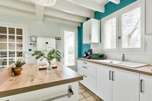 Kühlschrank, Mikrowelle, Ofen, Geschirrspüler