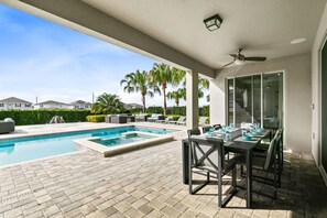 A heated pool - Fabulous family fun villa  | 11 Bed, 13 Bath (Kissimmee)