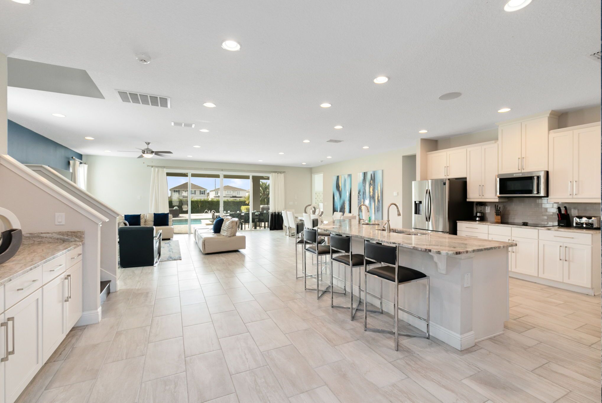 Refrigerador, microondas, horno, placa de cocina