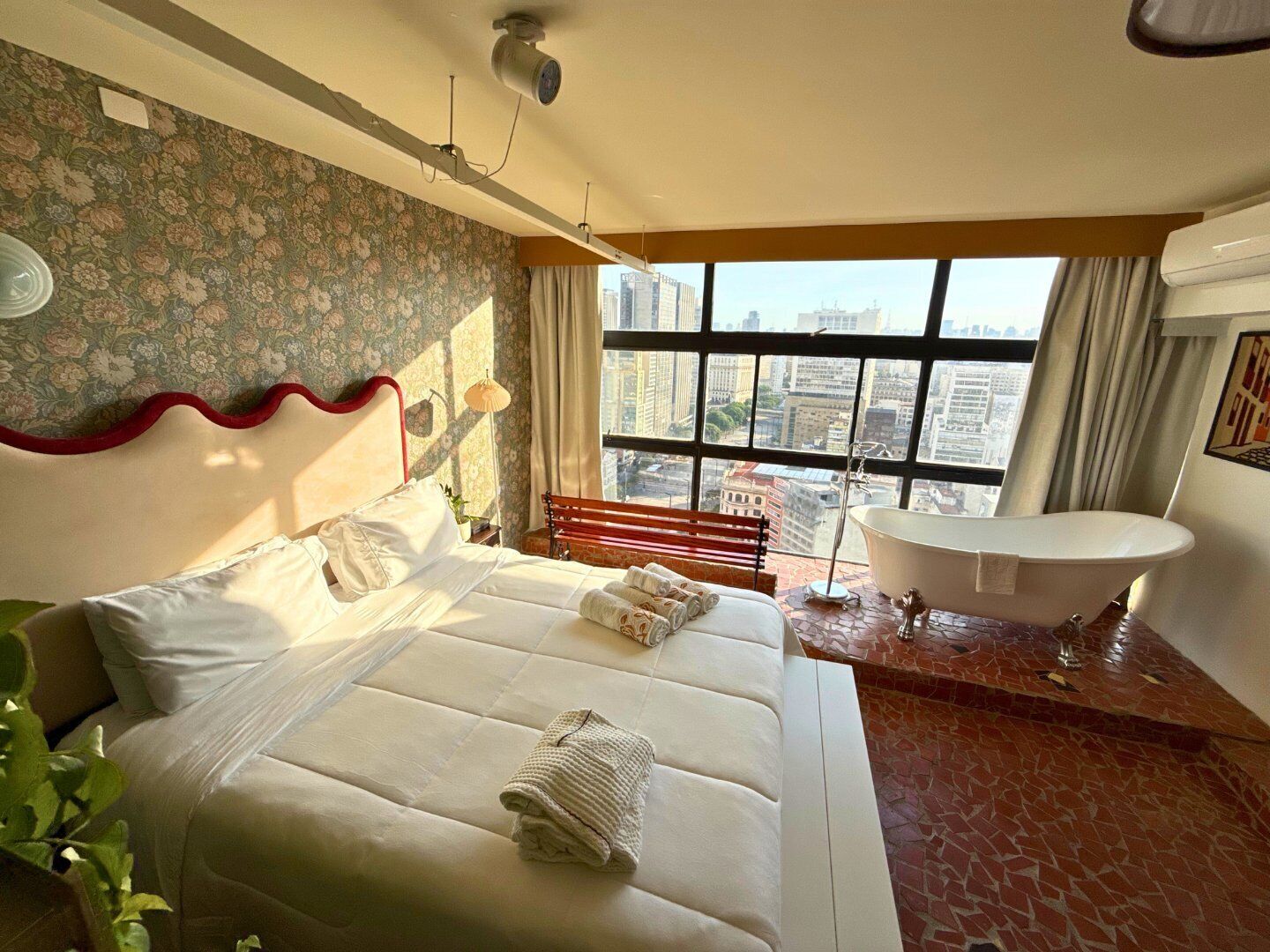 Romantic Apartment | 1 bedroom, desk, blackout curtains, free WiFi