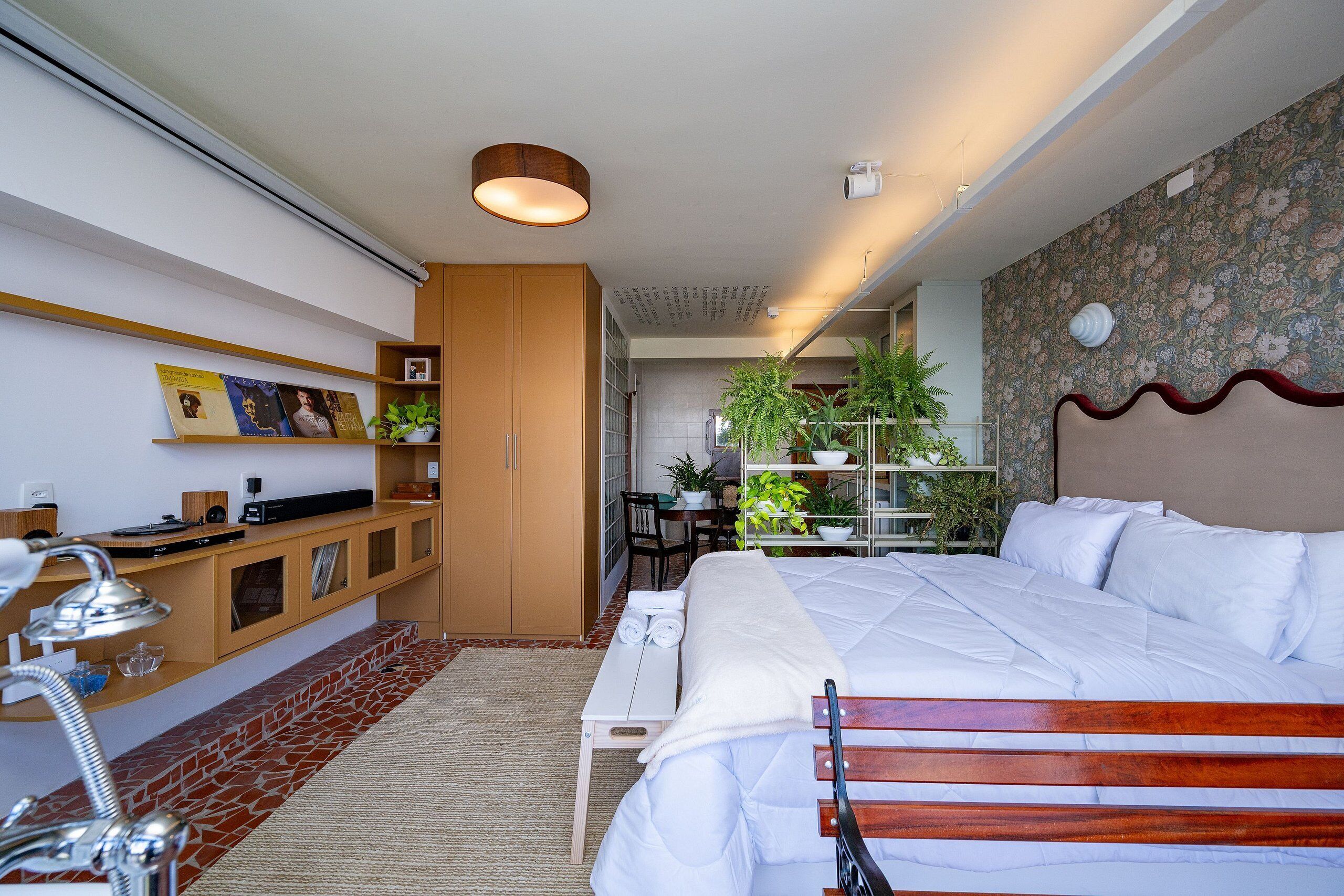 Romantic Apartment | 1 bedroom, desk, blackout drapes, free WiFi