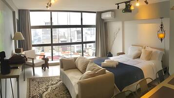 Comfort Studio | 1 bedroom, desk, blackout drapes, free WiFi