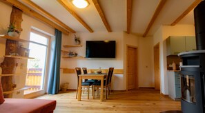 Dining - Sandsteinwohnung mit 2 Schlafzimmern, Balkonen und Kamin im Sandsteinidyll (Rathen)