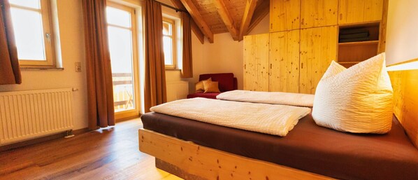 2 dormitorios, cuna de viaje, wifi gratis y ropa de cama