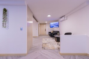 Appartamento Comfort, 1 letto king con divano letto, cucina | Area soggiorno | Smart TV 55 pollici con canali via cavo