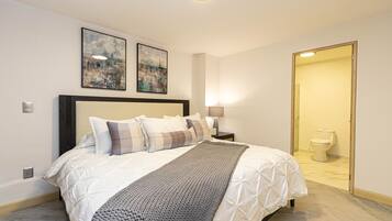Appartement Confort, 1 très grand lit et 1 canapé-lit, cuisine | Coffres-forts dans les chambres, bureau
