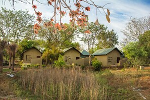 1 bedroom, soundproofing, free WiFi, bed sheets - Tathastu Bandhavgarh (Manpur)