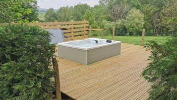 Bain à remous extérieur