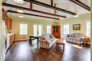 Smart TV - Farm Guesthouse in CVNP near Brandywine Falls (Northfield)