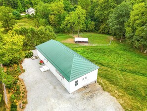 Exterior - Farm Guesthouse in CVNP near Brandywine Falls (Northfield)