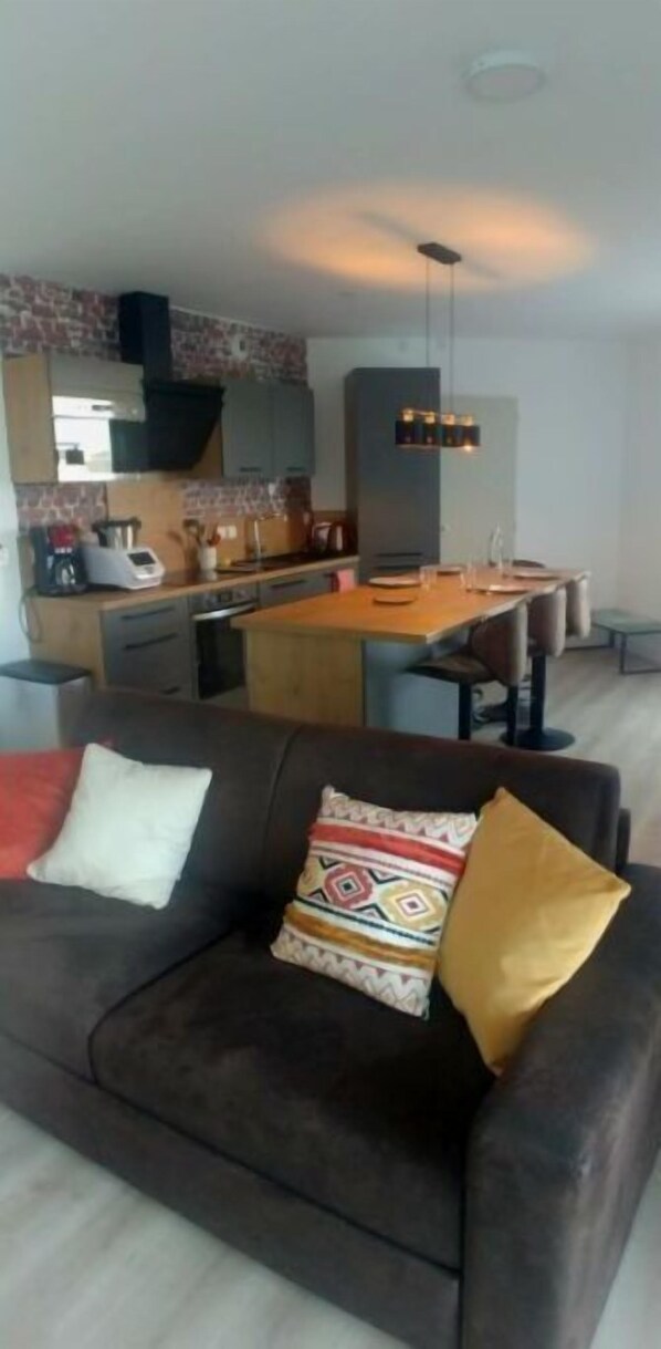 Smart TV - Confort au Pied du Tram (Bordeaux)