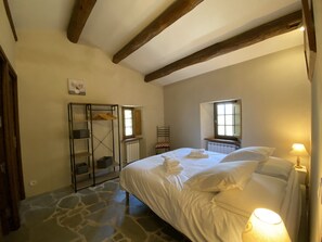 1 bedroom, travel cot, free WiFi, bed sheets