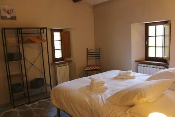 1 Schlafzimmer, Reisekinderbett, kostenloses WLAN, Bettwäsche